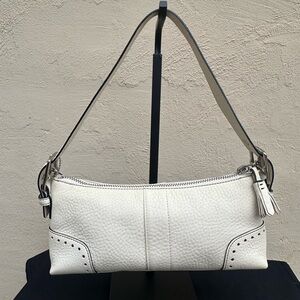 🐩Coach Hamptons Demi BaguetteShoulder Bag 5052🐩